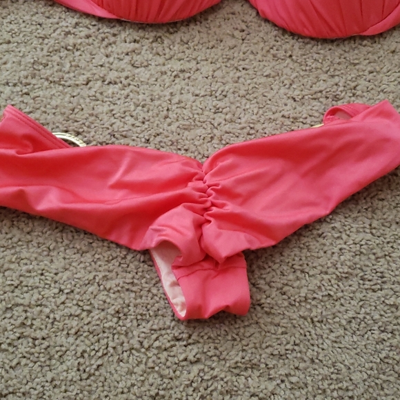 Victoria's Secret Bikini - Picture 2 of 5